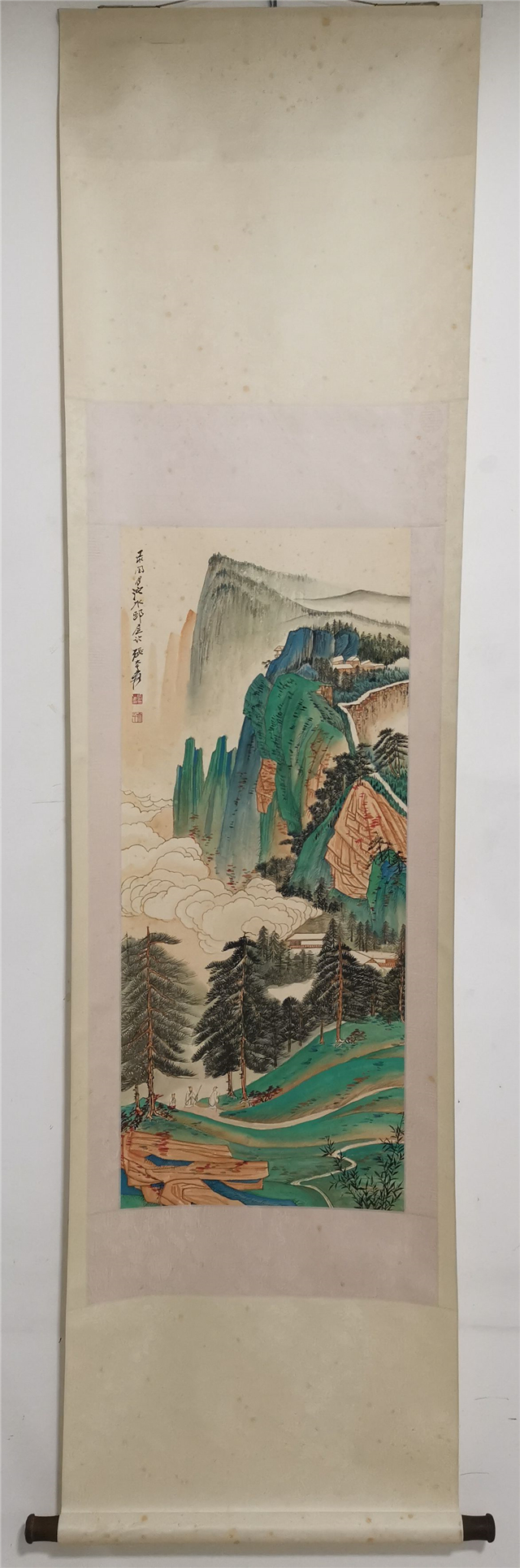 張大千 山水掛軸1 賞析張大千《金碧山水圖軸》_央博_央視網(cctv.com)