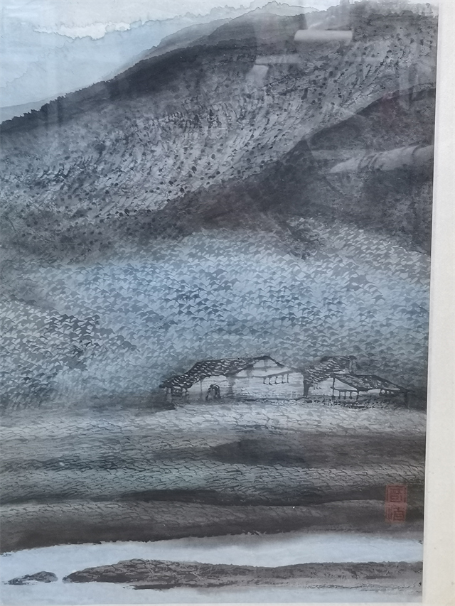 1618817