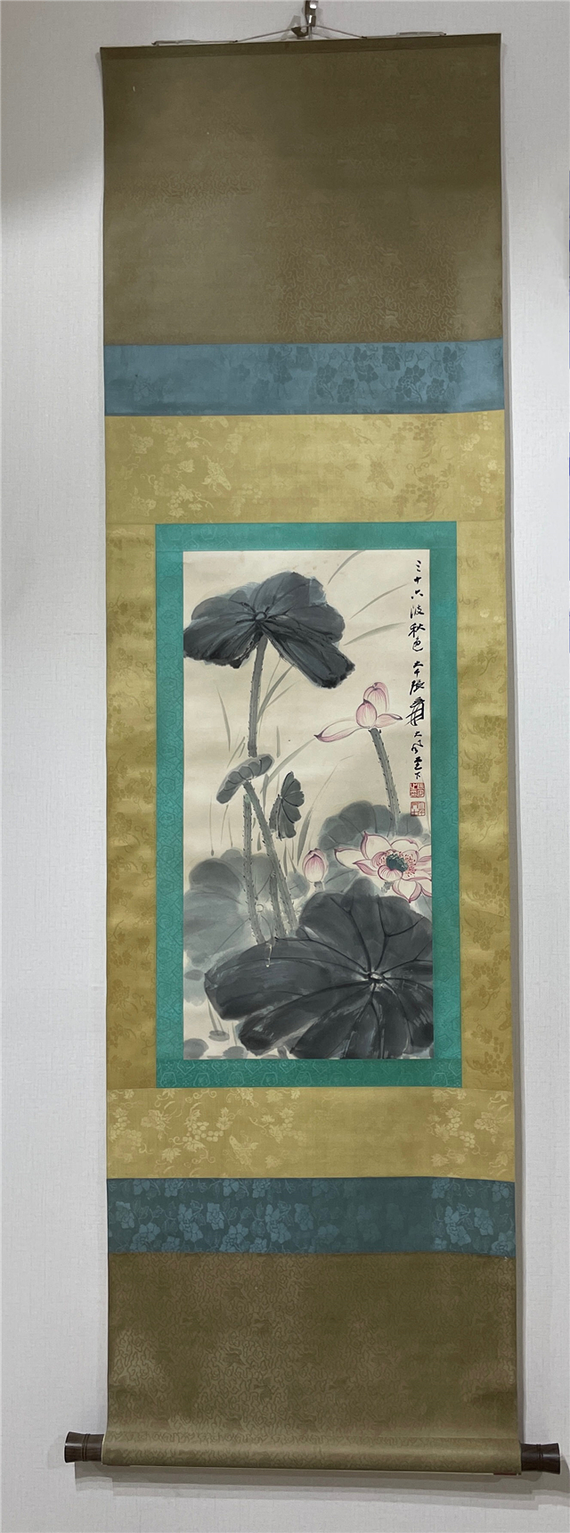 002 张大千荷花图纸本绫裱立轴|品得拍—24小时在线拍卖平台